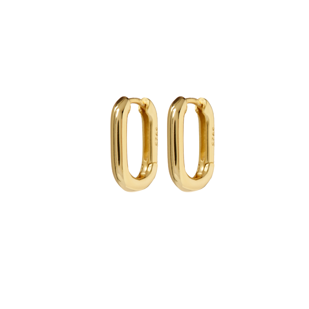 Pearls Boutique - Port Dover Ontario - LUV AJ - Chain Link Huggies. Col Gold. outer diameter of 0.56" (14.5 mm) and the tubing used is 2.2 mm wide. hoop weighs just 1 gram, making them lightweight. With a height of 8mm, made from plated Sterling Silver. To ensure long-lasting durability, they are plated with 0.3 microns of gold and have an additional e-coating. The plating is a high polish 14K Antique Gold, providing a lustrous shine. The earrings feature a huggie snap closure and a curved lever bar.