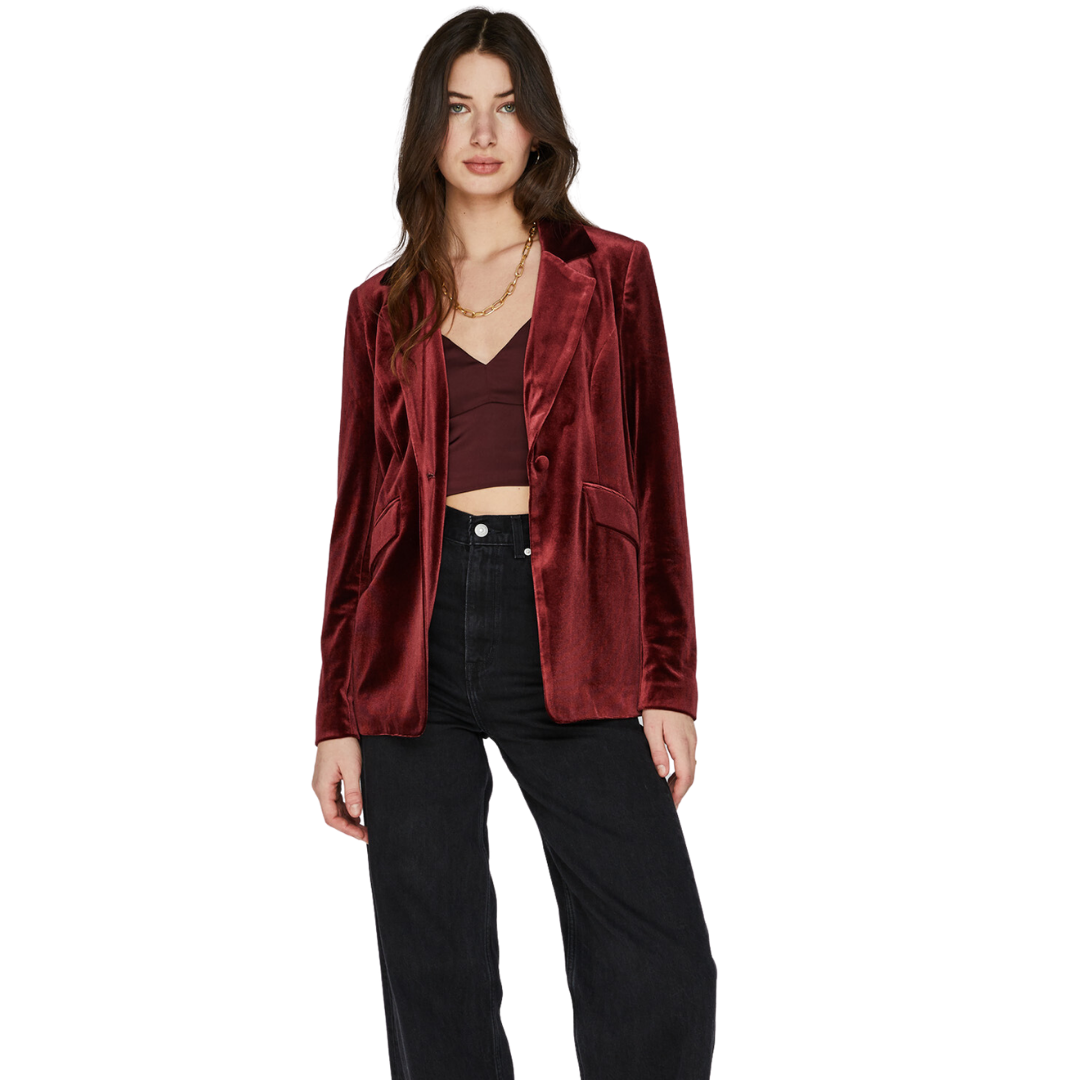 Pearls Boutique - Port Dover Ontario - Gentle Fawn - Candace Blazer. Colour Rum ( brick red) The Candace blazer is made of a luxe velvet that drapes beautifully when worn Features include welt pockets with a flap, and shoulder pads for a perfectly tailored feel. Complete the look with the Lopez pant. Button front, lapel collar