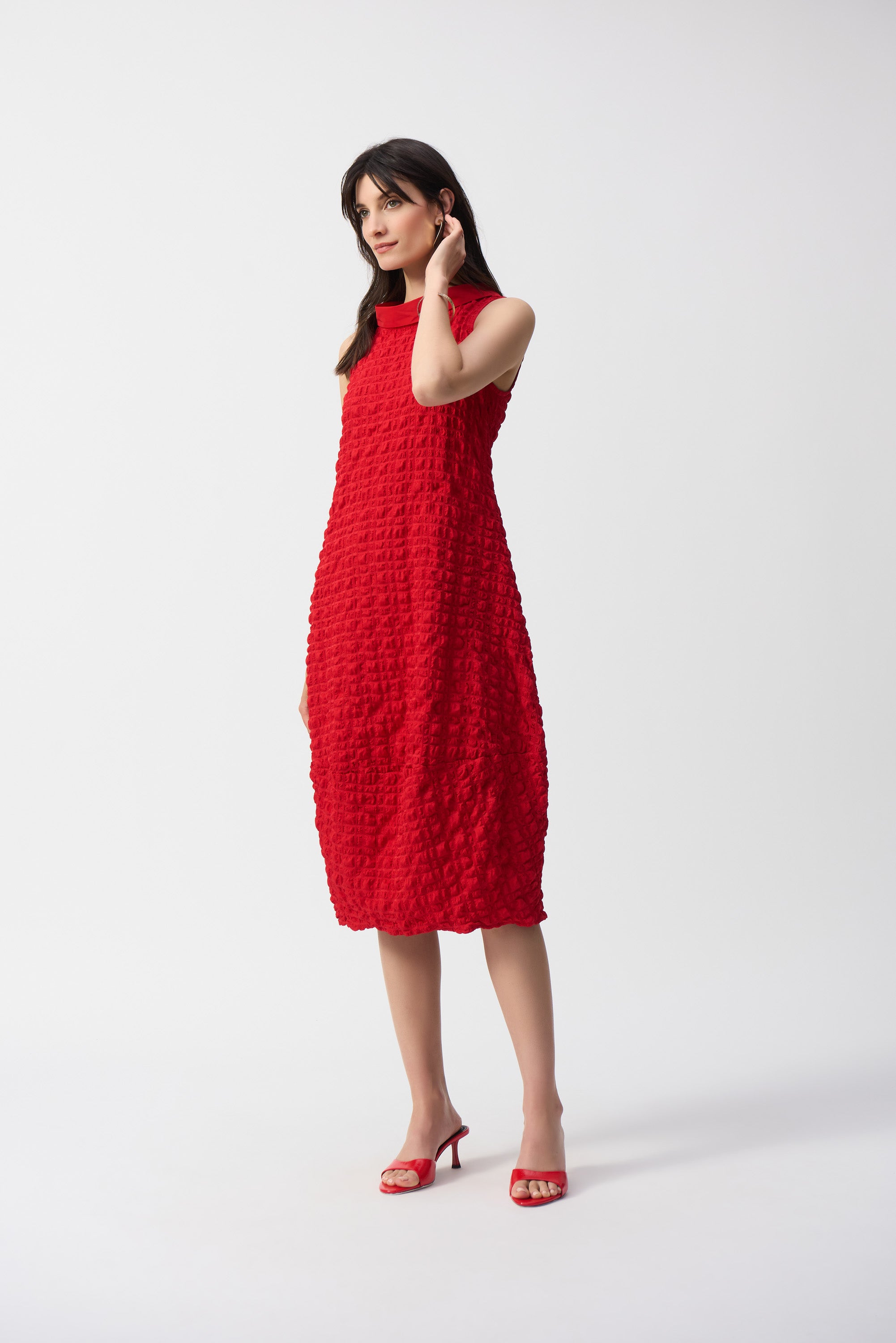 Pearls Boutique- Port Dover- Ontario.
Joseph Ribkoff Radiant Red Shift Dress 241204
Classic Shift Silhouette – Flattering, elegant, and comfortable for all-day wear.
Radiant Red Hue – Bold, sophisticated, and confidence-boosting.
Round Neck & Sleeveless.
Textured Fabric .
Pockets & Zipper Closure – Practical without compromising style.
Premium Fabric – 50% Viscose Rayon, 47% Polyester, 3% Spandex for breathable comfort.
Made in Canada – Quality craftsmanship and design.