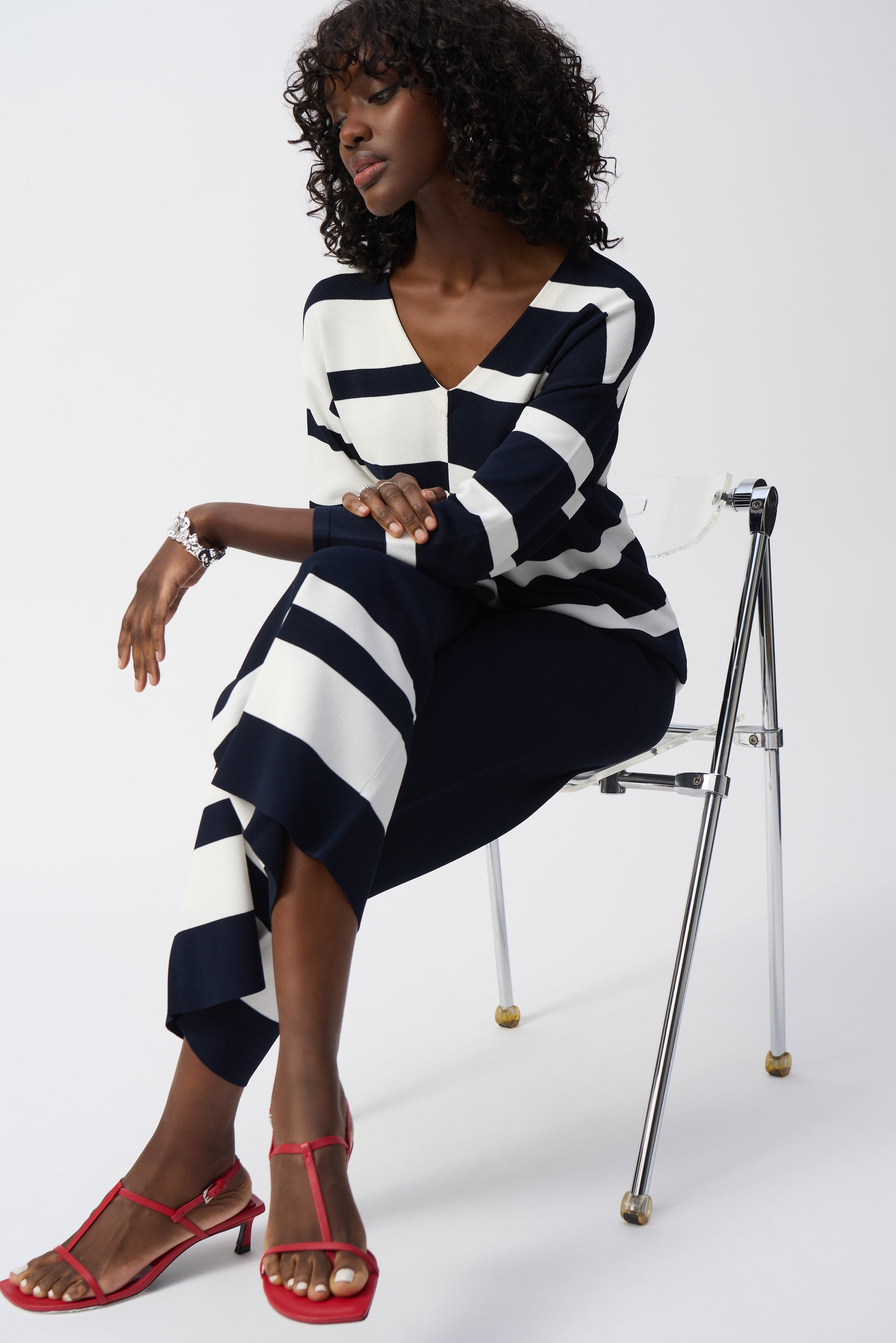 Pearls Boutique-Port Dover-On- Joseph Ribkoff Stripe Top 251914 from the Spring 2025 Collection, featuring a bold geometric stripe design, crafted from 65% Viscose Rayon and 35% Nylon. This Canadian-made top includes a flattering V-neckline, three-quarter sleeves, and versatile styling for both casual and formal occasions. Perfect blend of modern design and luxurious comfort.






