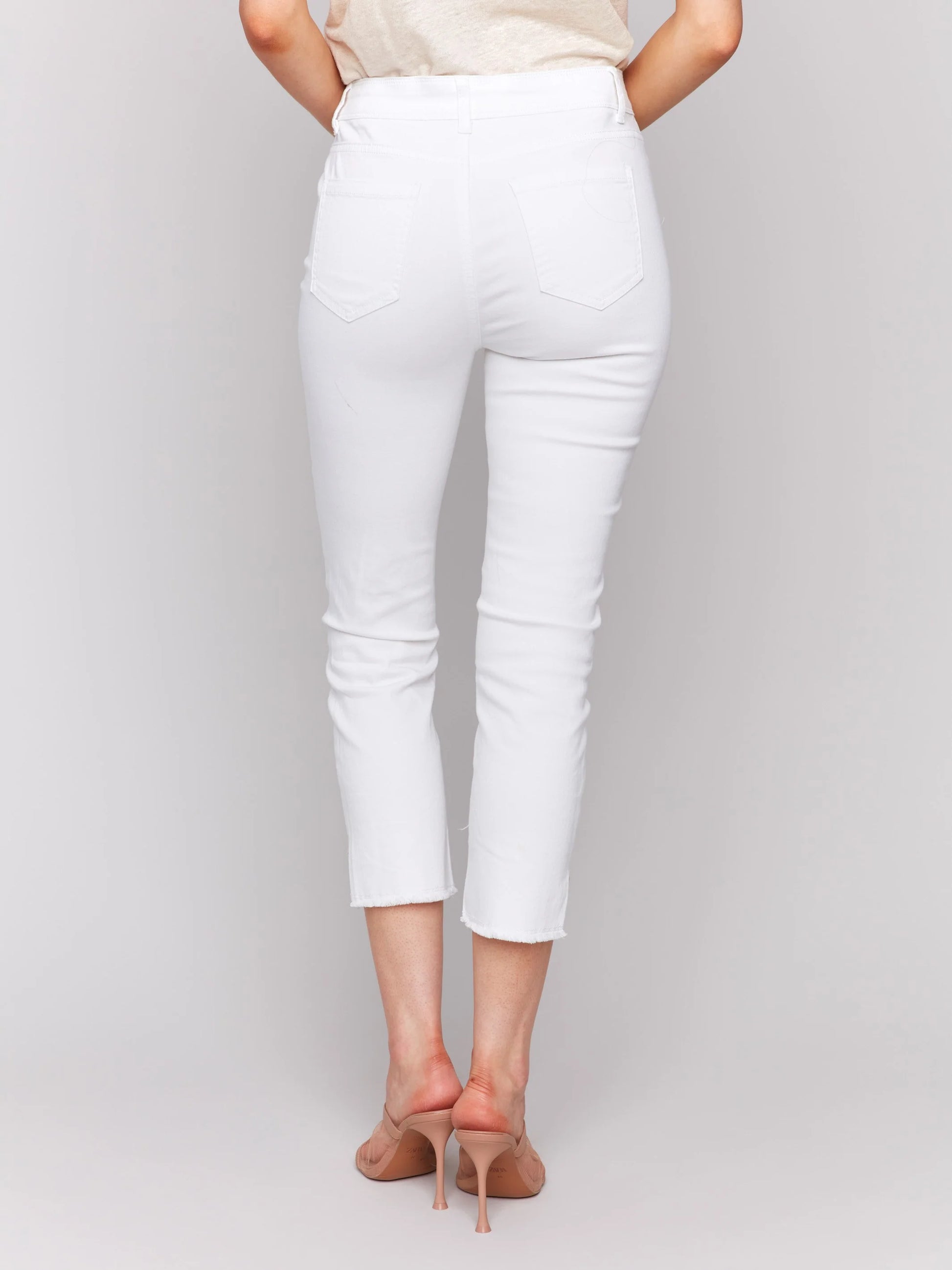 Pearls Boutique-Port Dover Ontario-Charlie B -Cropped Twill Jeans with Sequin Coin Pocket Detail - White-

White cropped twill jeans with a slim-leg fit

Soft stretch twill fabric for comfort and flexibility

Regular-rise waist for a flattering silhouette

Five-pocket design with a sequin coin pocket for a touch of glamour

 Sequin Side slit detail for added movement and style

Perfect for casual spring and summer outfits
5 pocket styling
fly front