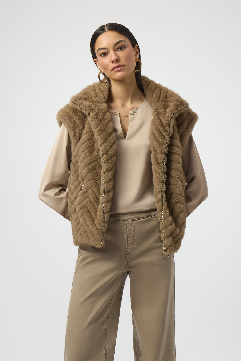 Pearls Boutique-Port Dover Ontario-Joseph Ribkoff |Chevron Faux Fur Mock Neck Vest- colour Mink

Stand out in style with this chic faux fur vest, featuring a striking chevron print for a bold yet sophisticated touch. Designed with a sleek zip-front closure, short capped sleeves, and a refined mock neck, it’s a statement piece that's sure to enhance any outfit.

100% Polyester
Faux fur
Chevron print
Mock collar
Short cap sleeves
Zip front closure
Zip pockets
Lined 