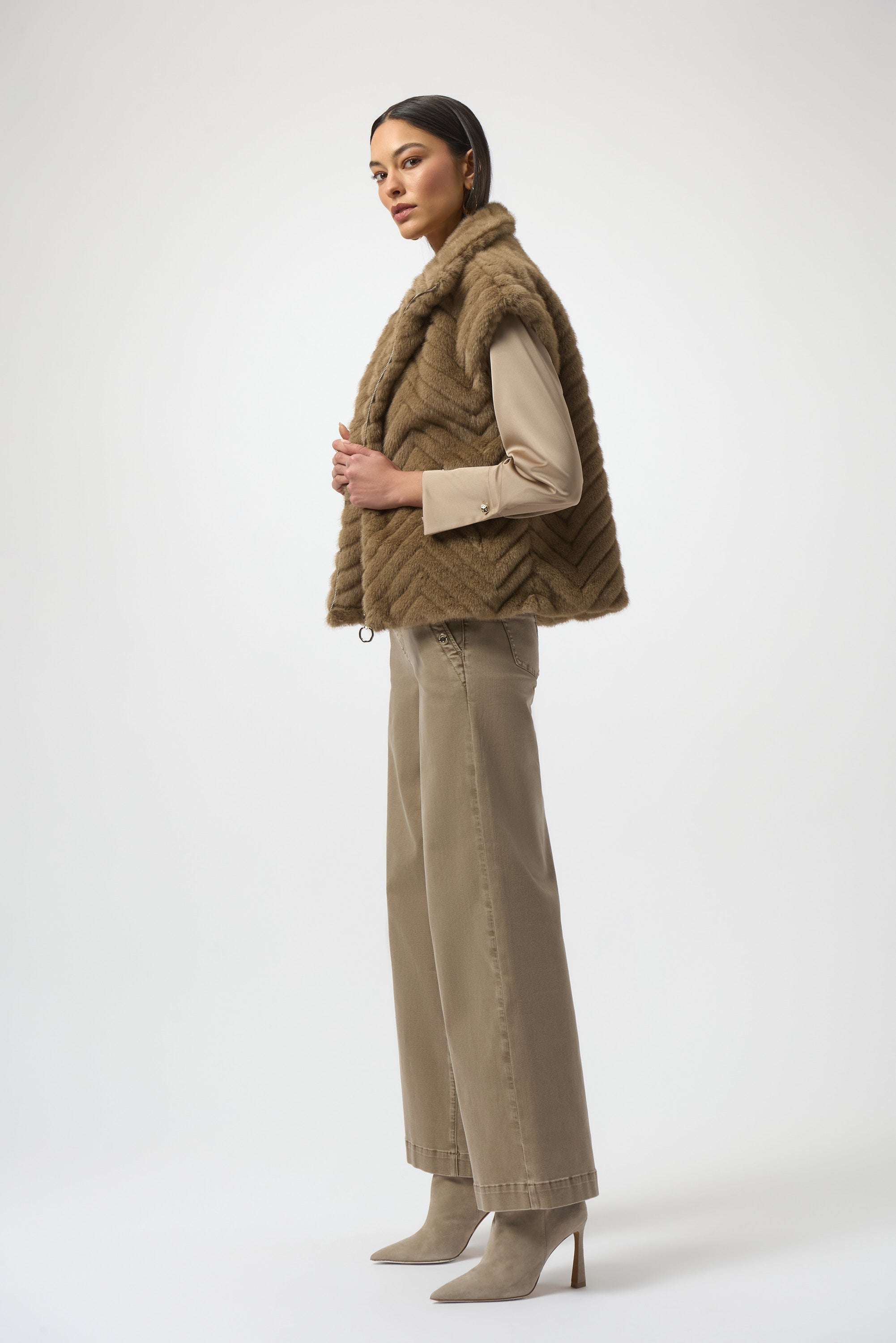 Pearls Boutique-Port Dover Ontario-Joseph Ribkoff |Chevron Faux Fur Mock Neck Vest- colour Mink

Stand out in style with this chic faux fur vest, featuring a striking chevron print for a bold yet sophisticated touch. Designed with a sleek zip-front closure, short capped sleeves, and a refined mock neck, it’s a statement piece that's sure to enhance any outfit.

100% Polyester
Faux fur
Chevron print
Mock collar
Short cap sleeves
Zip front closure
Zip pockets
Lined 