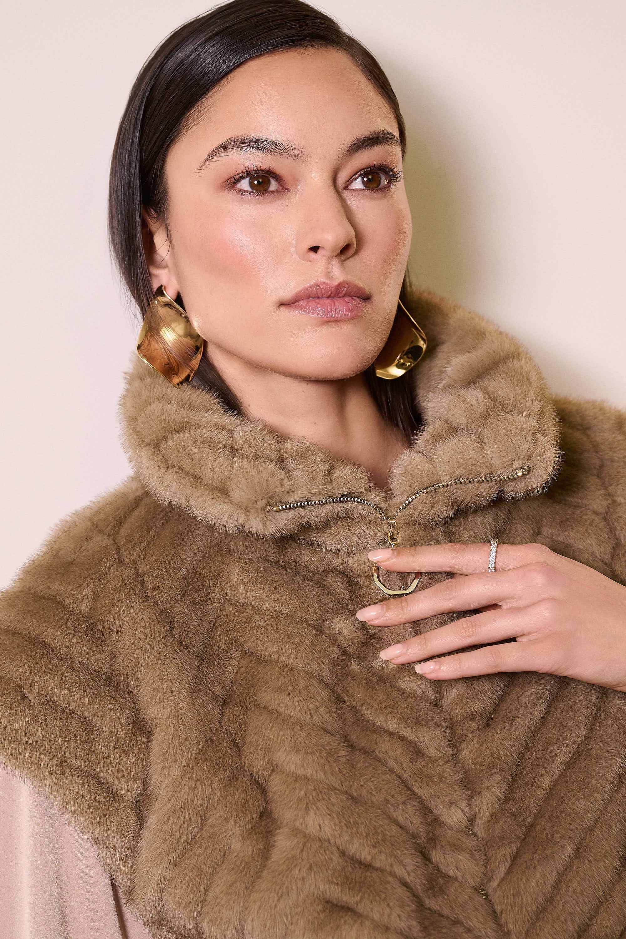 Pearls Boutique-Port Dover Ontario-Joseph Ribkoff |Chevron Faux Fur Mock Neck Vest- colour Mink

Stand out in style with this chic faux fur vest, featuring a striking chevron print for a bold yet sophisticated touch. Designed with a sleek zip-front closure, short capped sleeves, and a refined mock neck, it’s a statement piece that's sure to enhance any outfit.

100% Polyester
Faux fur
Chevron print
Mock collar
Short cap sleeves
Zip front closure
Zip pockets
Lined 
