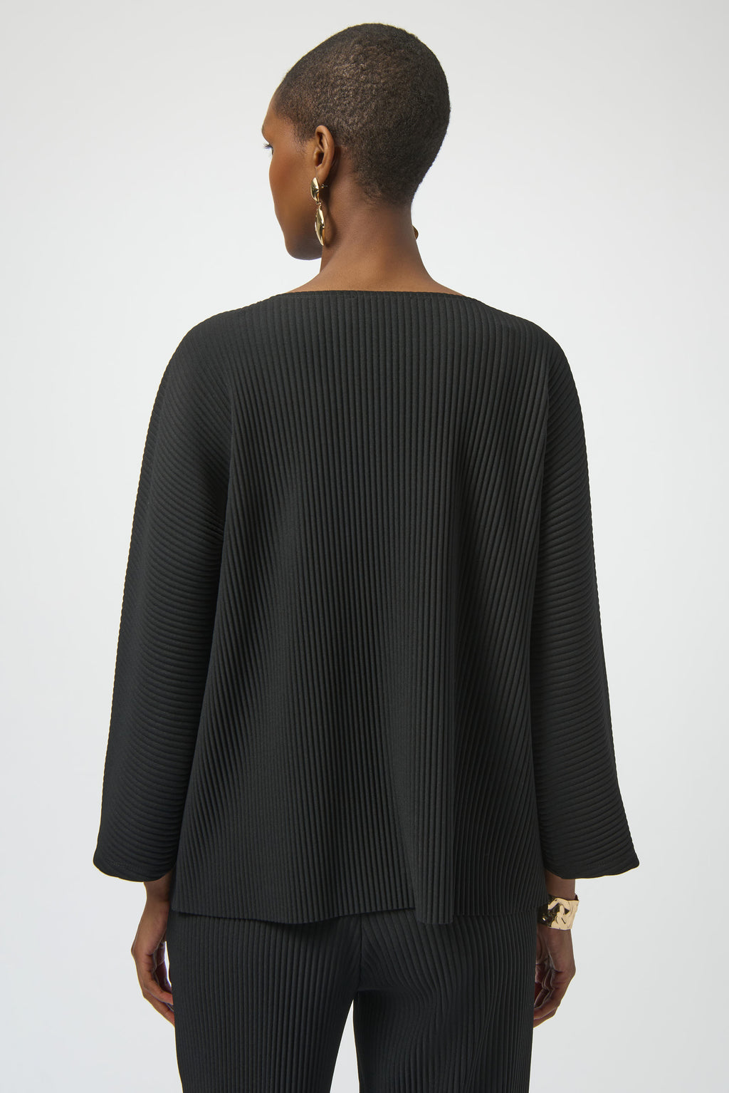 Pearls Boutique-Port Dover Ontario-Joseph Ribkoff | Pleated Scuba Crepe Boxy Top-Colour Black
– Lightweight scuba crepe with subtle structure
– Delicate pleating for added movement and dimension
– Flattering scoop neckline with soft drape
– Three-quarter dolman sleeves for a contemporary finish
– Relaxed, boxy silhouette for all-day comfort