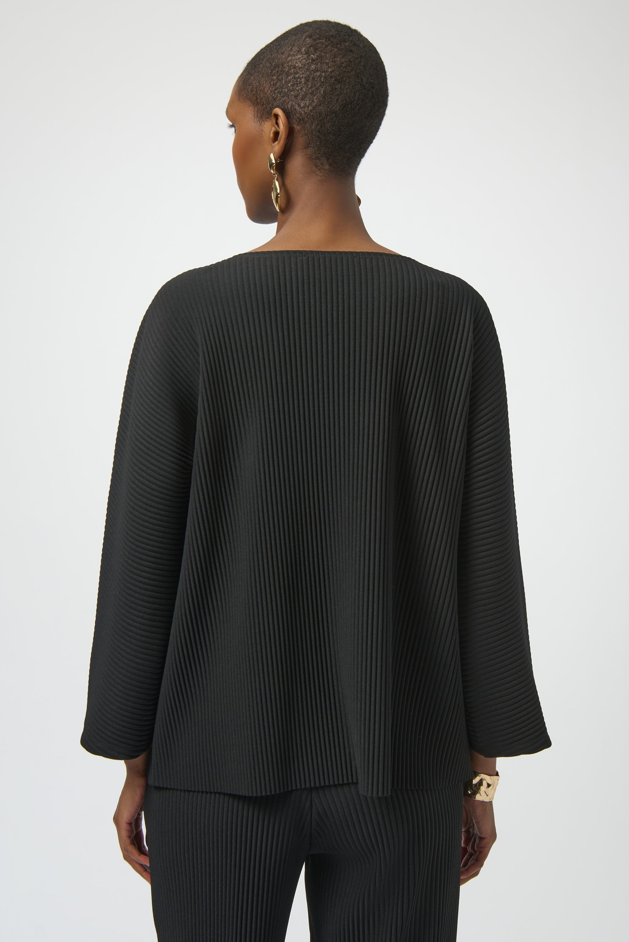 Pearls Boutique-Port Dover Ontario-Joseph Ribkoff | Pleated Scuba Crepe Boxy Top-Colour Black
– Lightweight scuba crepe with subtle structure
– Delicate pleating for added movement and dimension
– Flattering scoop neckline with soft drape
– Three-quarter dolman sleeves for a contemporary finish
– Relaxed, boxy silhouette for all-day comfort