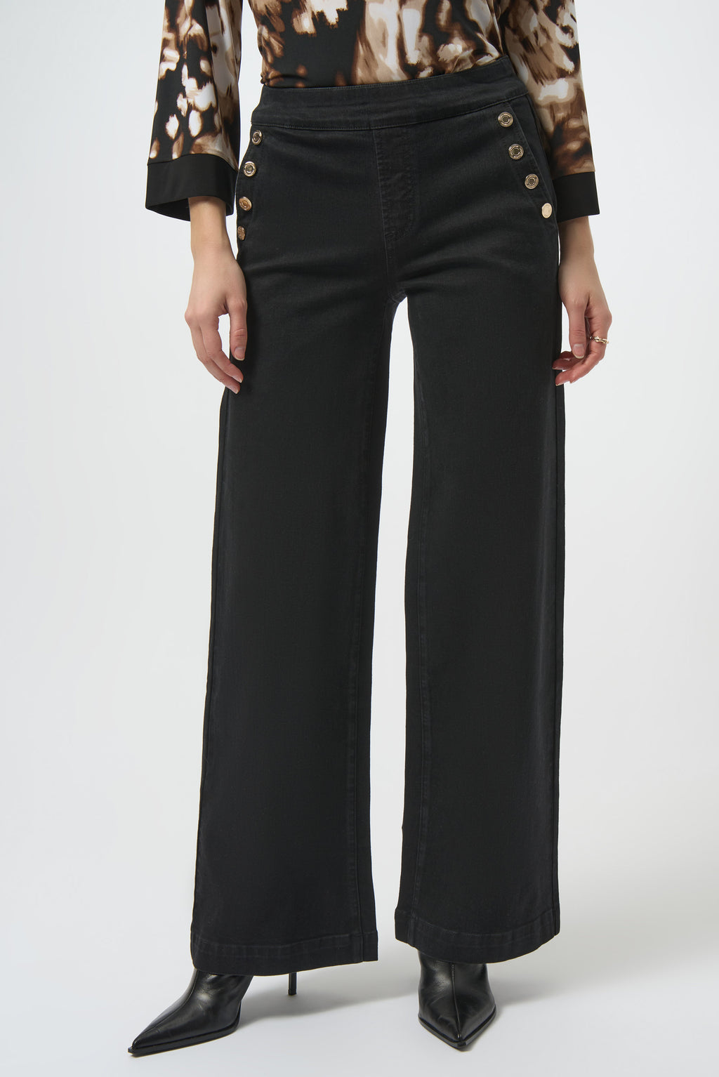 Pearls Boutique-Port Dover Ontario-Joseph RibkoggClassic wide leg Pull on Jeans-Black
– Pull-on waistband 
button accents at front pockets 
– Made with eco-conscious Repreve® stretch denim
– Soft, breathable woven fabric with gentle stretch
– Unlined for natural drape and movement


