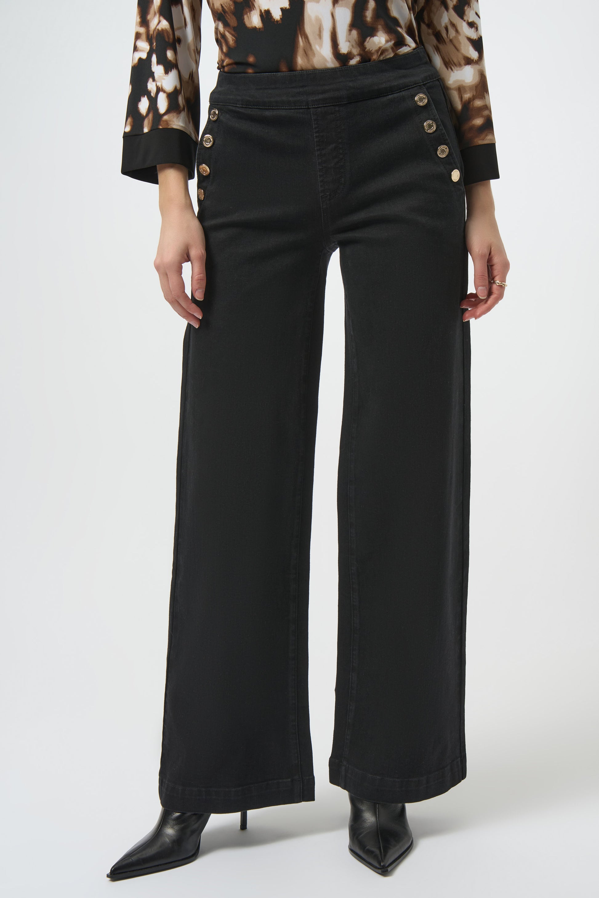 Pearls Boutique-Port Dover Ontario-Joseph RibkoggClassic wide leg Pull on Jeans-Black
– Pull-on waistband 
button accents at front pockets 
– Made with eco-conscious Repreve® stretch denim
– Soft, breathable woven fabric with gentle stretch
– Unlined for natural drape and movement


