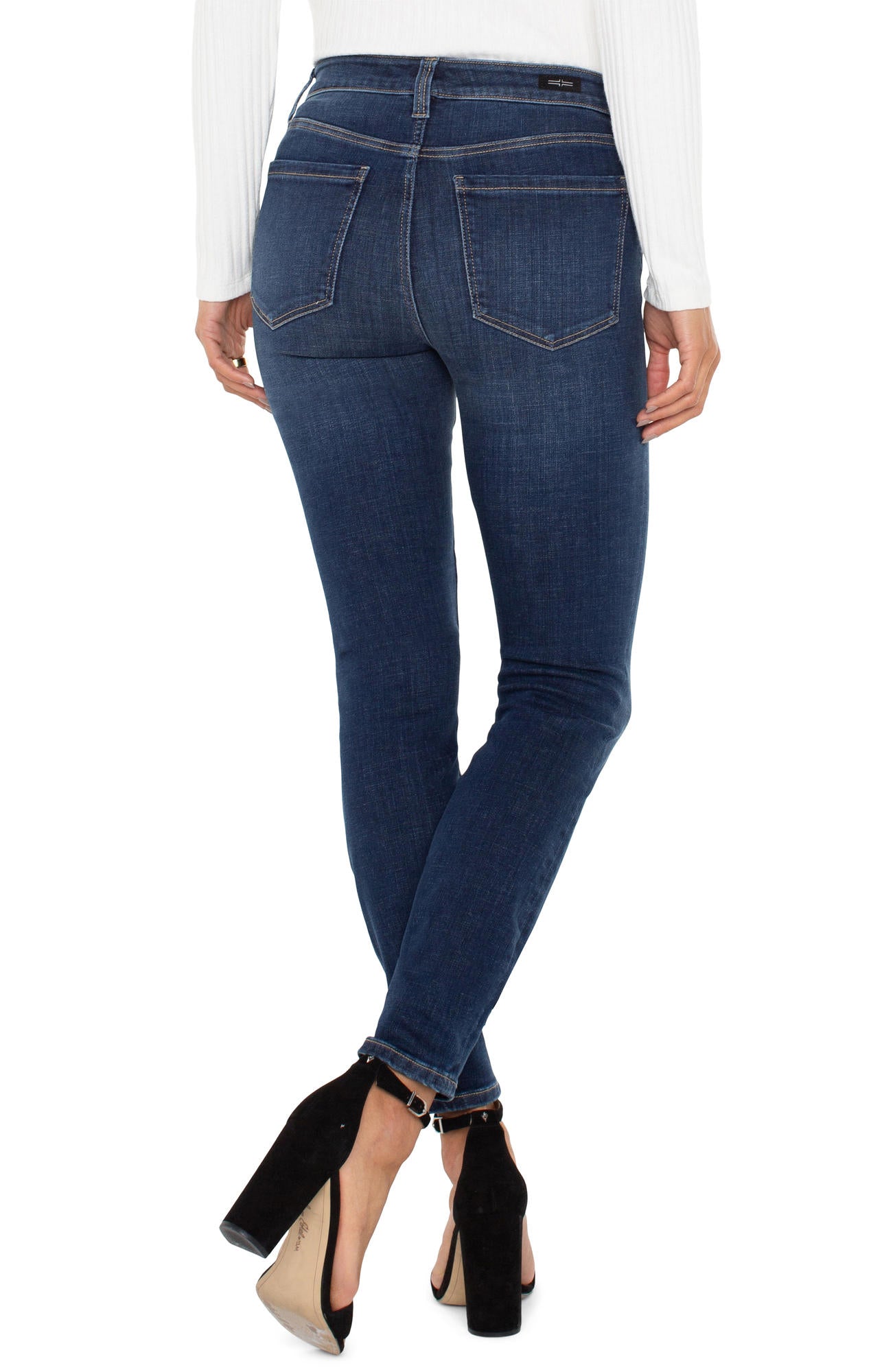 Pearls Boutique-Port Dover Ontario-Liverpool-Abby skinny jean
Abby Skinny Jeans with mid-rise fit, 30-inch inseam, 9-1/4" front rise, 10-1/4" leg opening, and classic 5-pocket styling; features a set-in waistband, belt loops, zip-fly, and single button closure, made from a soft cotton blend for all-day comfort and versatile style