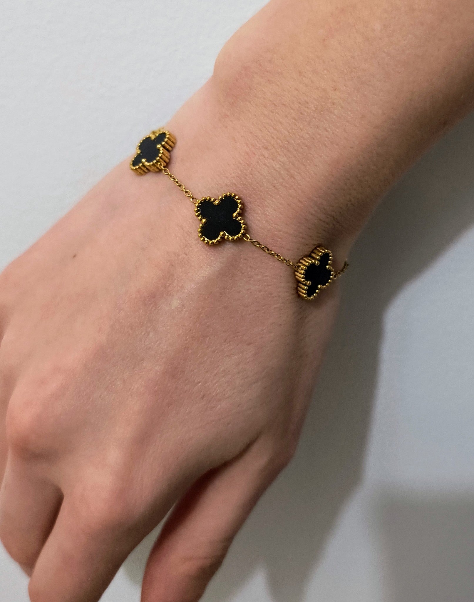 Pearls Boutique-Port Dover Ontario- "Van Cleef"-Bracelet-Black. Van Cleef bracelet dupe. black clover design on hypoallergenic 14 carat gold plated brass chain 