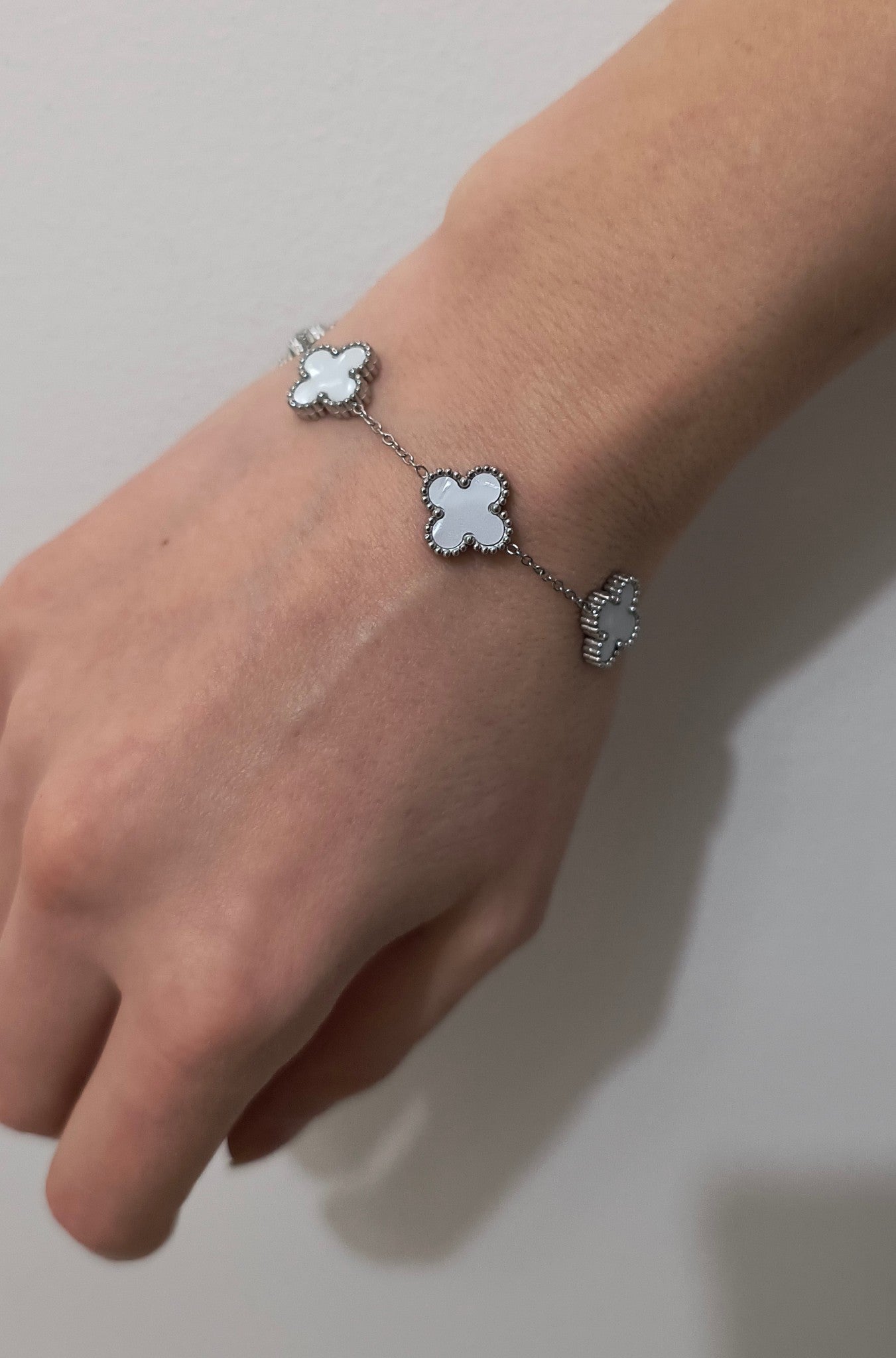 Pearls Boutique-Port Dover Ontario- "Van Cleef"-Bracelet-"mother of pearl" silver
 Van Cleef bracelet dupe. "Mother of pearl" clover design on hypoallergenic silver chain 