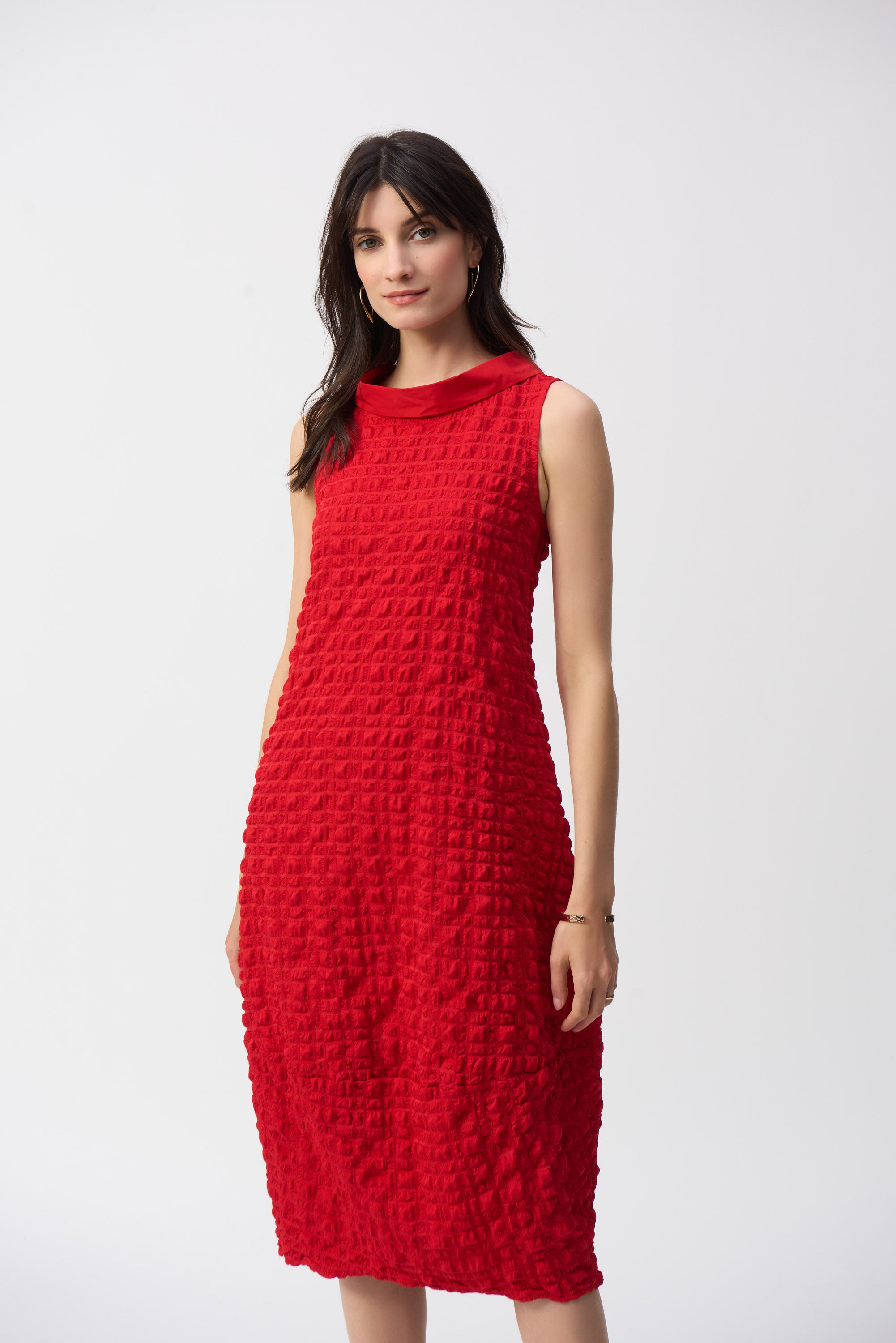 Pearls Boutique- Port Dover- Ontario.
Joseph Ribkoff Radiant Red Shift Dress 241204
Classic Shift Silhouette – Flattering, elegant, and comfortable for all-day wear.
Radiant Red Hue – Bold, sophisticated, and confidence-boosting.
Round Neck & Sleeveless.
Textured Fabric .
Pockets & Zipper Closure – Practical without compromising style.
Premium Fabric – 50% Viscose Rayon, 47% Polyester, 3% Spandex for breathable comfort.
Made in Canada – Quality craftsmanship and design.