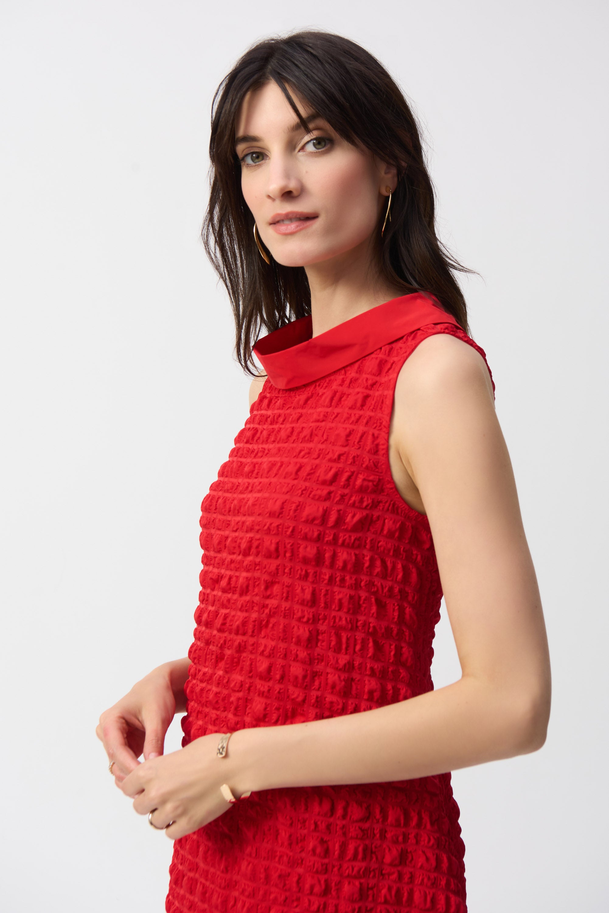 Pearls Boutique- Port Dover- Ontario.
Joseph Ribkoff Radiant Red Shift Dress 241204
Classic Shift Silhouette – Flattering, elegant, and comfortable for all-day wear.
Radiant Red Hue – Bold, sophisticated, and confidence-boosting.
Round Neck & Sleeveless.
Textured Fabric .
Pockets & Zipper Closure – Practical without compromising style.
Premium Fabric – 50% Viscose Rayon, 47% Polyester, 3% Spandex for breathable comfort.
Made in Canada – Quality craftsmanship and design.