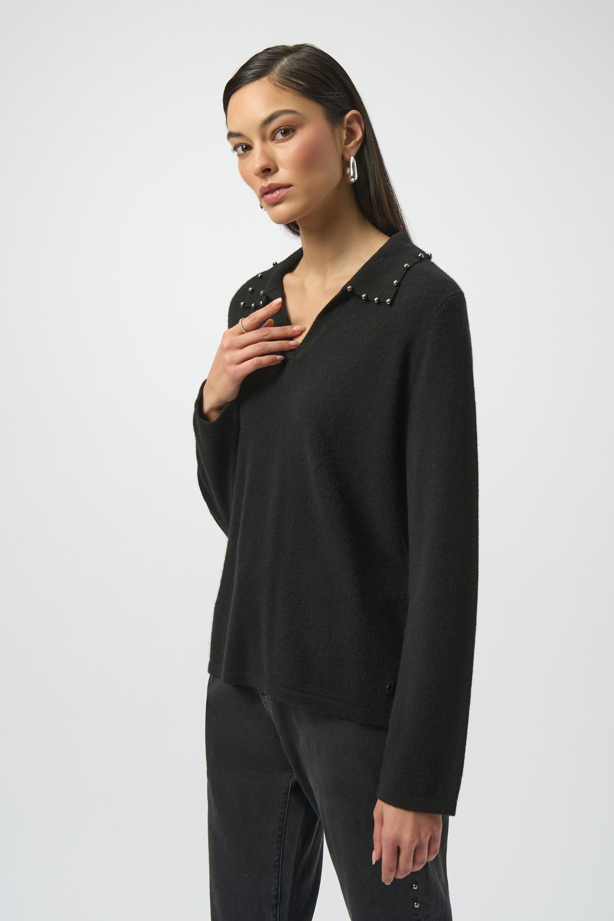 Pearls Boutique- Port Dover Ontario-Joseph Ribkoff | Cashmere Long Sleeve Sweater-Black
– 100% pure cashmere for featherlight warmth
– Polo-inspired design with Peter Pan collar
– Soft V-shaped neckline for feminine balance
– Long, straight sleeves for clean lines
– Pullover style with minimal detailing

FABRIC &amp; FIT
Made from ultra-soft cashmere, this sweater delivers a refined feel. The fit is relaxed but not oversized, designed to layer with ease while maintaining a sleek profile