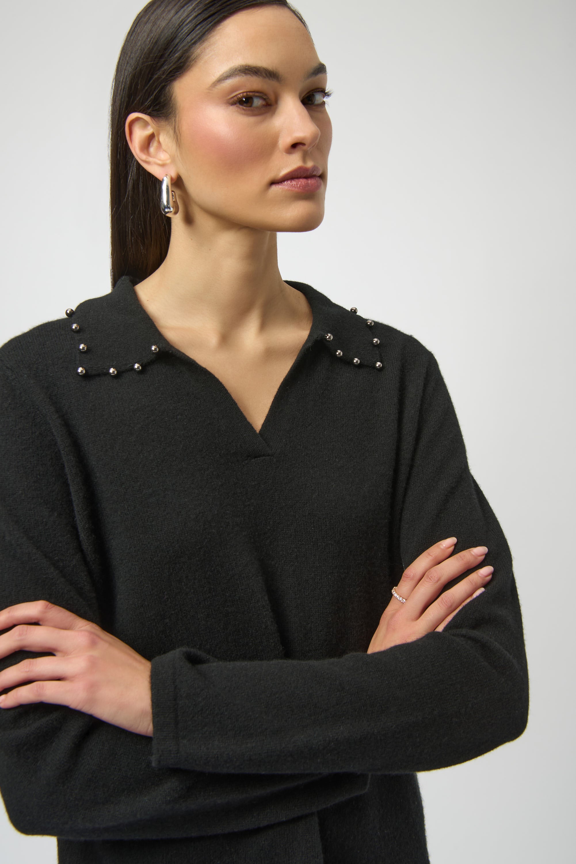 Pearls Boutique- Port Dover Ontario-Joseph Ribkoff | Cashmere Long Sleeve Sweater-Black
– 100% pure cashmere for featherlight warmth
– Polo-inspired design with Peter Pan collar
– Soft V-shaped neckline for feminine balance
– Long, straight sleeves for clean lines
– Pullover style with minimal detailing

FABRIC &amp; FIT
Made from ultra-soft cashmere, this sweater delivers a refined feel. The fit is relaxed but not oversized, designed to layer with ease while maintaining a sleek profile