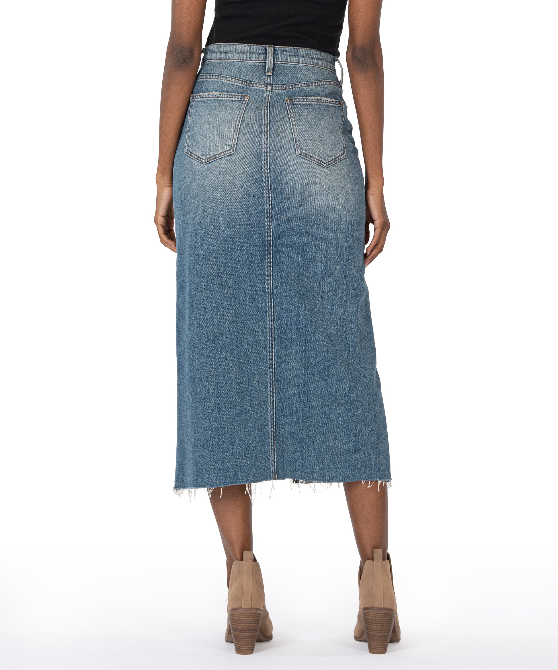 Pearls Boutique- Port Dover Ontario-KUT-JEN Raw Edge Denim Skirt
On-trend denim skirt for 2025
Soft, raw-edge fabric with a bit of stretch
Front slit perfect for pairing with chunky boots or wedges
Casual look with sneakers for effortless style
Light-wash denim in a longline A-line silhouette
Raw hem and skin-baring front slit
Fabric: 80% Cotton, 19% Lyocell, 1% Spandex
Center Front: 33 1/2"