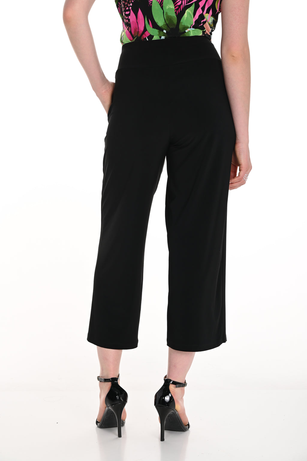 Pearls Boutique - Port Dover Ontario-Frank Lyman Knit Black Pant 256012, high-waisted cropped wide-leg trousers, elastic waistband, functional pockets,  Made from a soft 95% polyester and 5% elastane blend, offering versatile style for both casual and office wear.