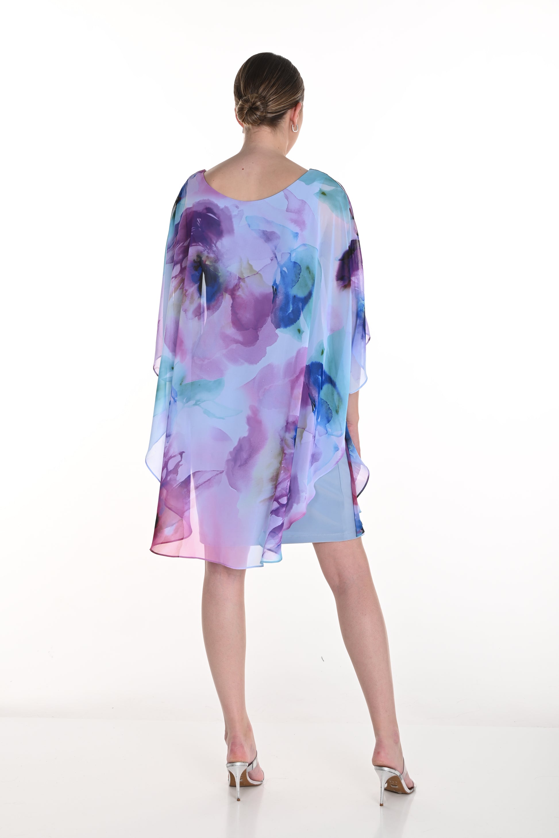 Pearls Boutique - Port Dover Ontario-Frank Lyman Watercolor Dream Dress(Style 258191) – Spring 2025

 – Stunning aqua and purple print for an ethereal, eye-catching look
Chiffon Overlay – Flowy and elegant with a light, airy feel
Peekaboo Sleeve Detail – Adds a touch of sophistication and modern flair
 – Crafted from 100% polyester for all-day wear
– Perfect for brunch, cocktail parties, and special occasions
Proudly Made in Canada – High-quality craftsmanship 