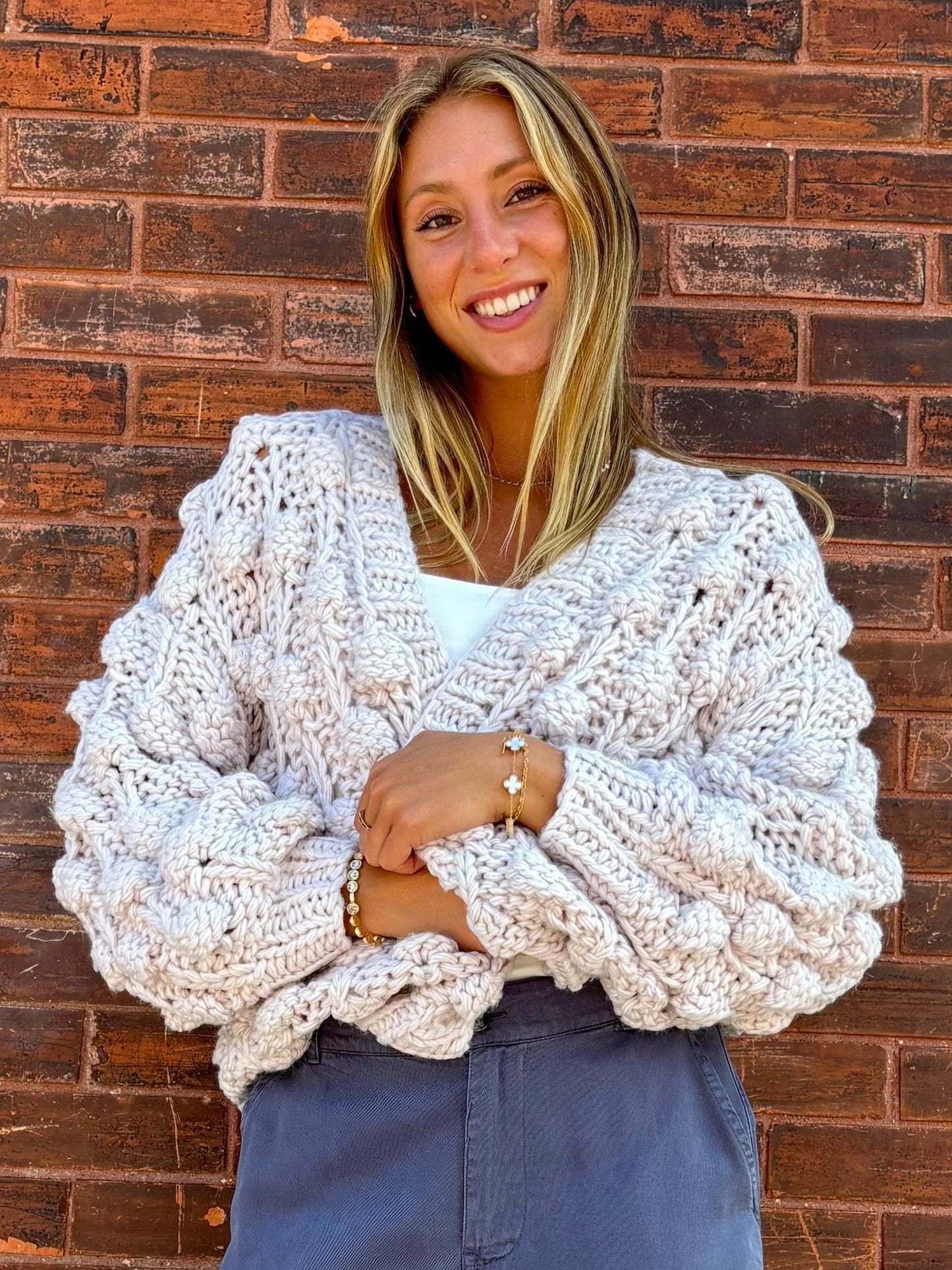 Pearls_Boutique_-_Port_Dover_Ontario_-_Mona_Cardigan
The Mona Cardigan is a darling oversized popcorn stitch cardi it feature.

open front,

cropped,

in a soft neutral colour that will go with everthing.

balloon sleeve,

drop shoulder.