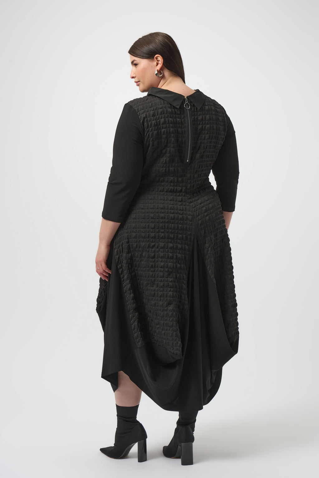 Pearls Boutique| Port Dover Ontario |Joseph Ribkoff | Bubble Jacquard  Silky Knit Cocoon Dress| colour black.
A-line silhouette with a fluid, graceful drape that flatters every movement
Silky knit base with luxe bubble jacquard and memory fabric accents for sculptural texture
Soft cowl neckline adds a touch of understated drama
Three-quarter sleeves designed to balance structure with effortless ease
Functional front pockets for a blend of chic style and everyday practicality
Back zipper closure