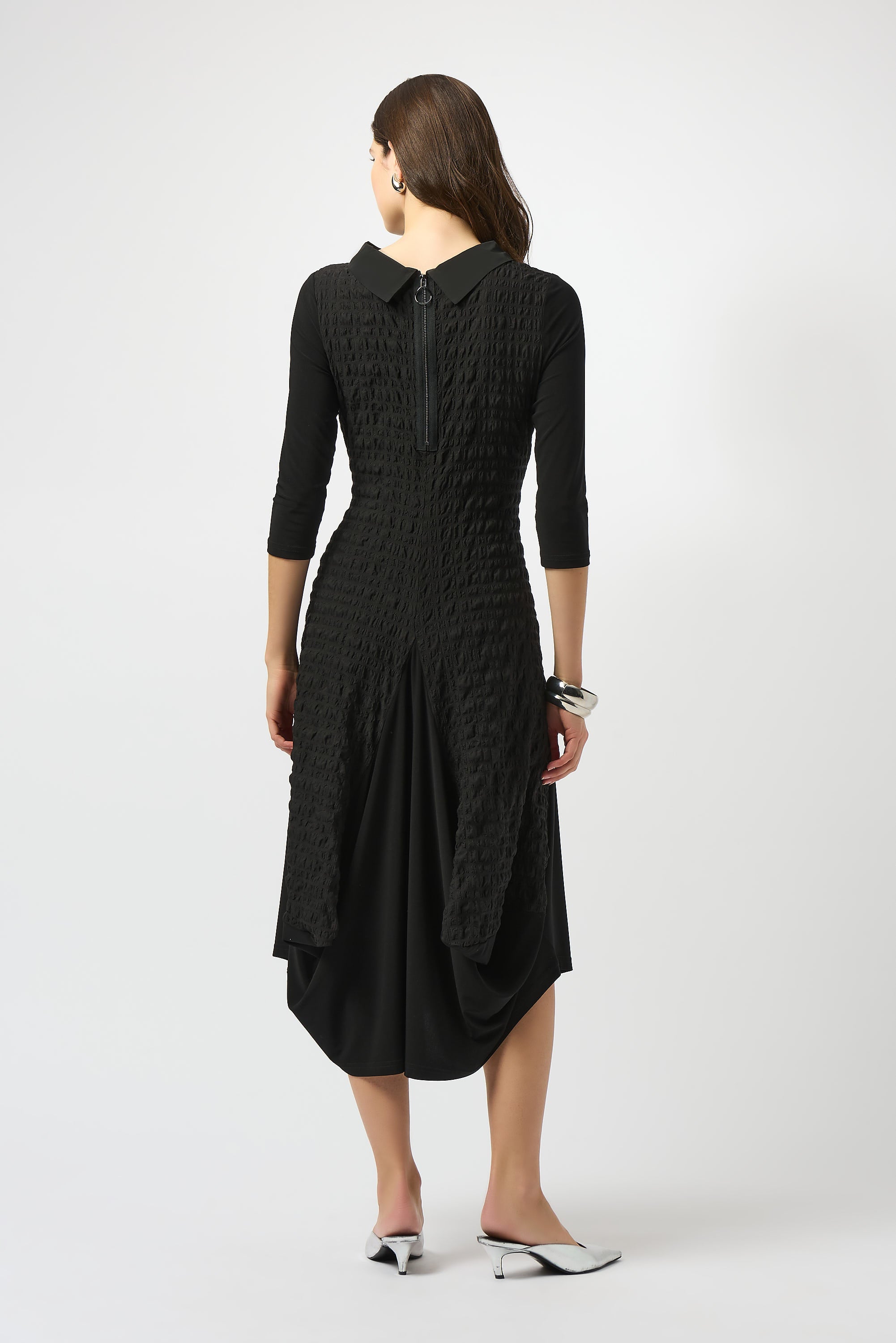 Pearls Boutique| Port Dover Ontario |Joseph Ribkoff | Bubble Jacquard  Silky Knit Cocoon Dress| colour black.
A-line silhouette with a fluid, graceful drape that flatters every movement
Silky knit base with luxe bubble jacquard and memory fabric accents for sculptural texture
Soft cowl neckline adds a touch of understated drama
Three-quarter sleeves designed to balance structure with effortless ease
Functional front pockets for a blend of chic style and everyday practicality
Back zipper closure