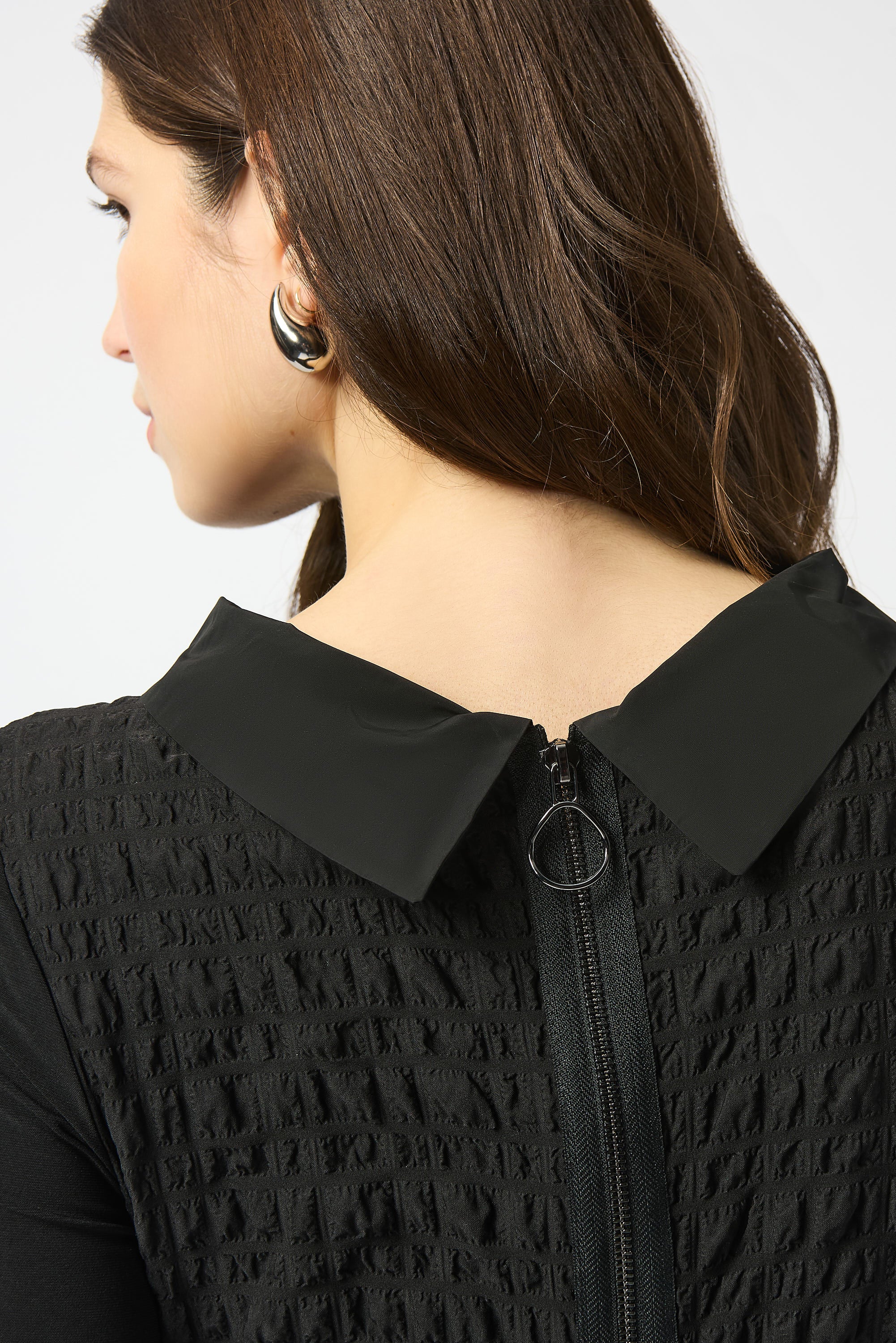 Pearls Boutique| Port Dover Ontario |Joseph Ribkoff | Bubble Jacquard  Silky Knit Cocoon Dress| colour black.
A-line silhouette with a fluid, graceful drape that flatters every movement
Silky knit base with luxe bubble jacquard and memory fabric accents for sculptural texture
Soft cowl neckline adds a touch of understated drama
Three-quarter sleeves designed to balance structure with effortless ease
Functional front pockets for a blend of chic style and everyday practicality
Back zipper closure