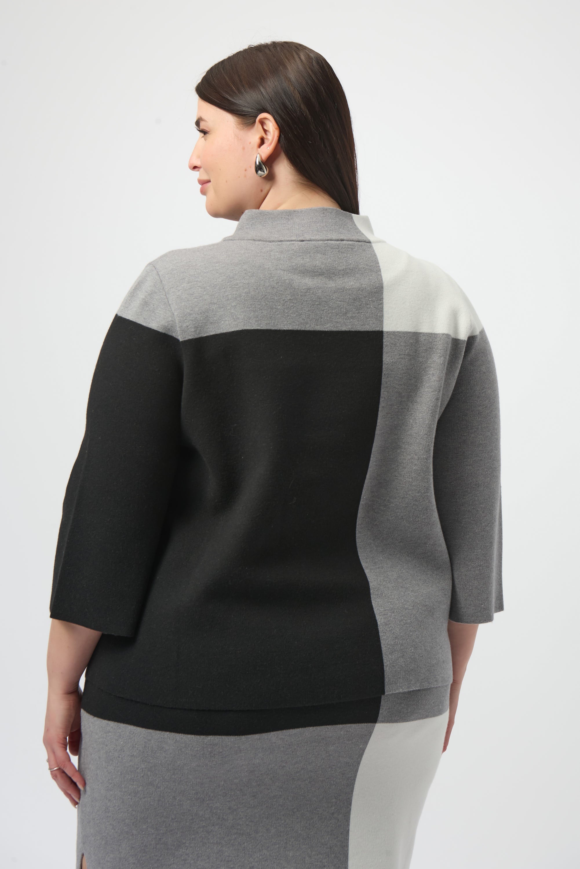 Pearls Boutique | Port Dover Ontario | Joseph Ribkoff Jacquard Sweater | Colour Block Pullover | colour Black/white/grey.
Soft jacquard sweater knit with rich texture and drape
Statement colour-block print for a modern, artistic edge
Classic crew neckline for timeless appeal
Three-quarter straight sleeves for an elegant, everyday fit