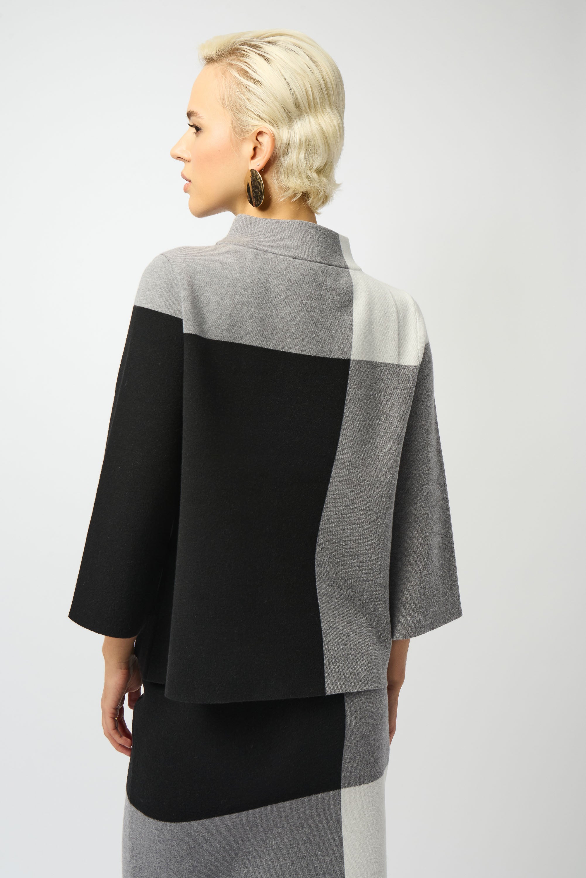 Pearls Boutique | Port Dover Ontario | Joseph Ribkoff Jacquard Sweater | Colour Block Pullover | colour Black/white/grey.
Soft jacquard sweater knit with rich texture and drape
Statement colour-block print for a modern, artistic edge
Classic crew neckline for timeless appeal
Three-quarter straight sleeves for an elegant, everyday fit