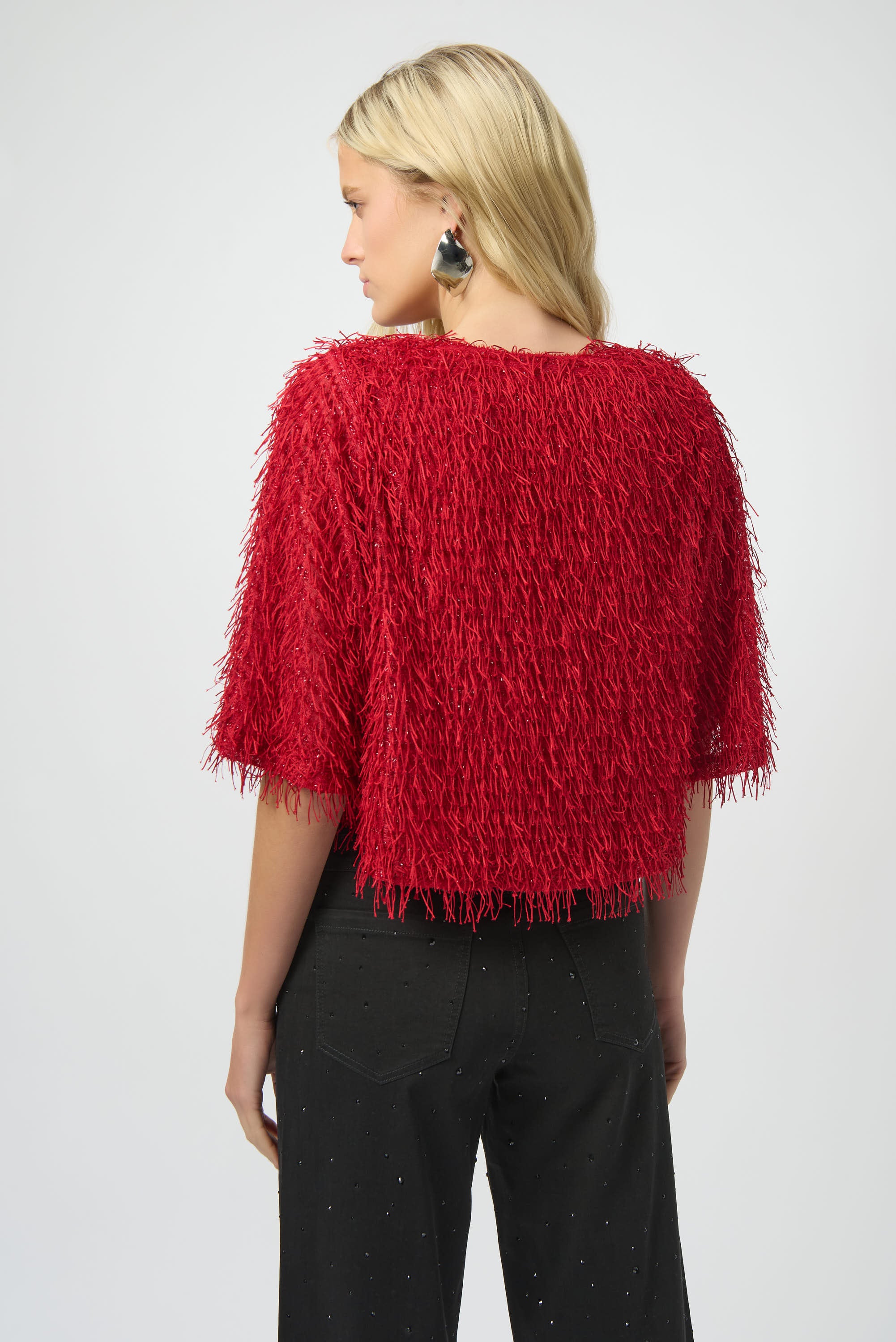 Pearls Boutique| Port Dover Ontario| Joseph Ribkoff | novelty fringe boxy crop top | Colour Red.
Unique fringe knit fabric for eye-catching texture

Boxy crop silhouette for a contemporary edge

Long bell sleeves that add volume and drama

Lightweight and unlined for breathable comfort
