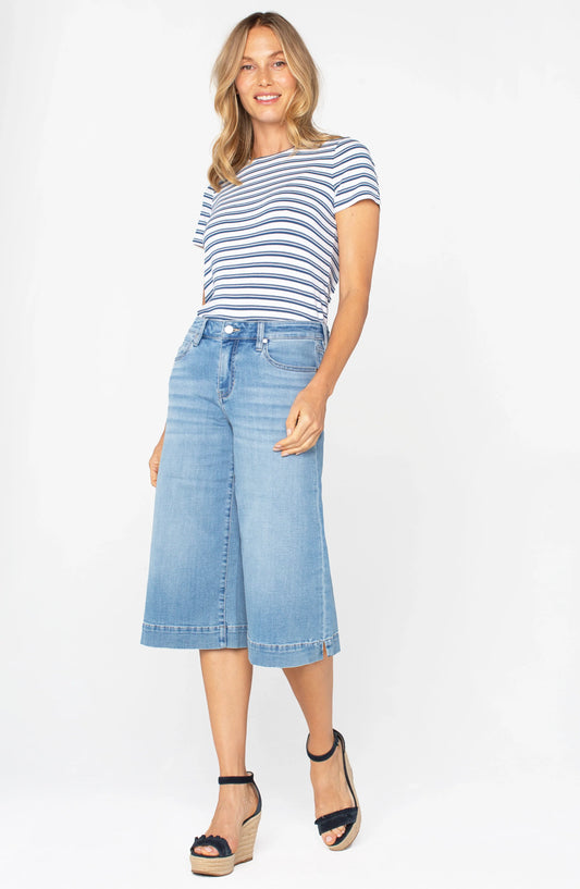 Pearls Boutique|Port Dover Ontario|Liverpool|Mid-rise cropped yacht culotte pants| colour Abbot Kinney(distressed med blue wash) in premium denim

19" inseam, 9-1/8" front rise, 24" leg opening for size 4

Set-in waistband with belt loops

Zip-fly with button closure

Slanted side pockets and flap back pockets with button closures

Relaxed yet refined culotte silhouette

Soft, stretchy fabric blend (63% Cotton, 21% Lyocell, 14% Polyester, 2% Elastane)








