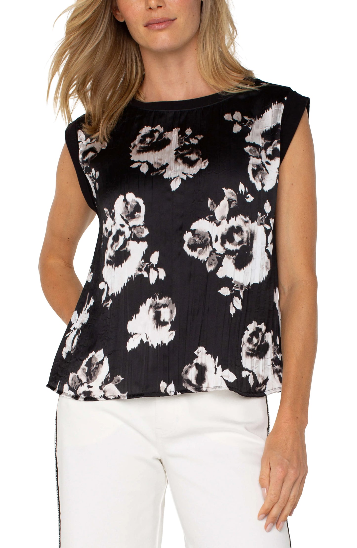 Pearls Boutique|Port Dover Ontario|Liverpool|Sleeveless woven knit top with a black and white floral print

Subtle pleated texture adds depth and elegance

Soft, flowy fabric with a relaxed fit

Double-layer folded sleeves for a polished finish

Round neckline with a clean, minimalist design

Lightweight and breathable for versatile styling