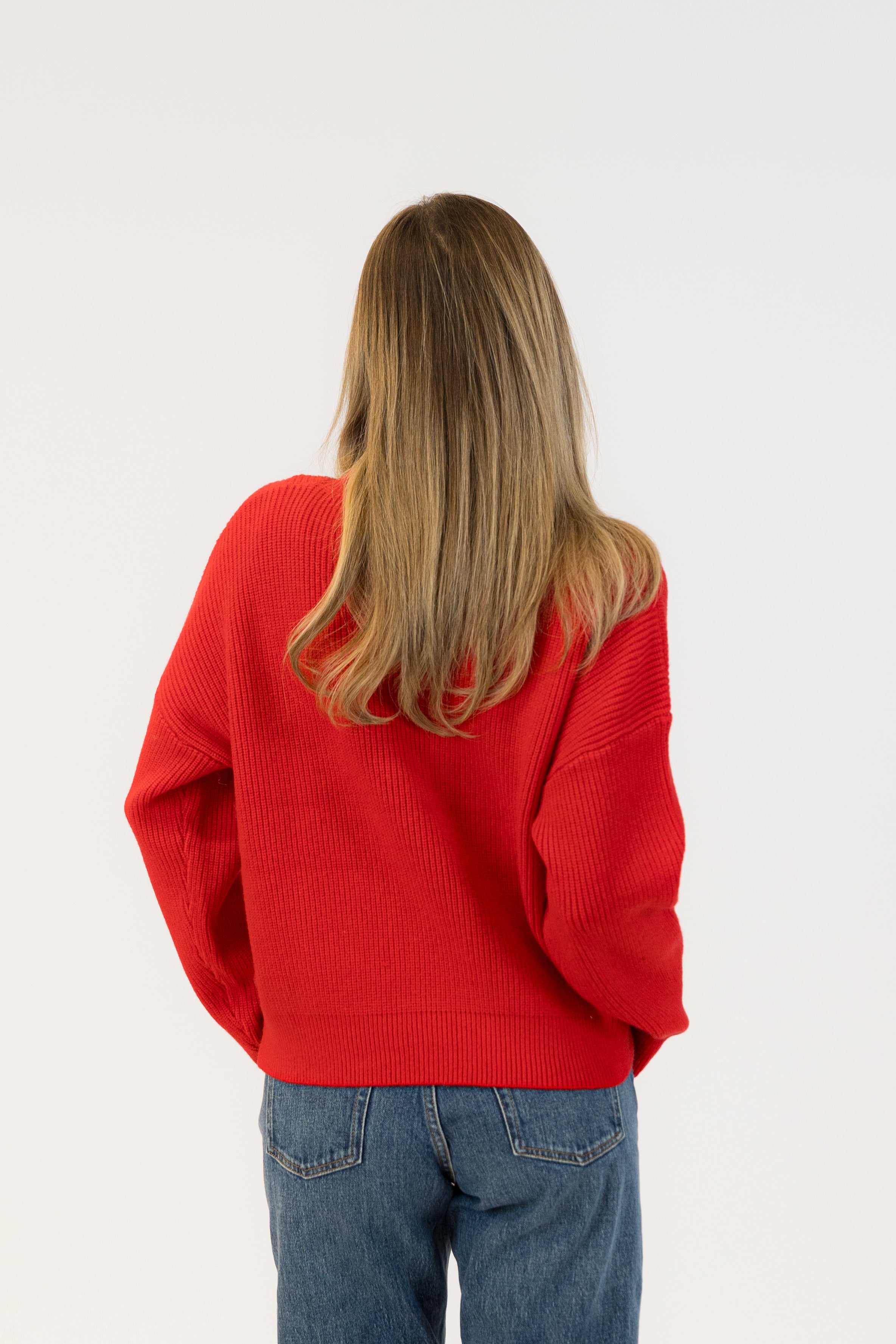 Pearls Boutique| Port Dover Ontario|Lyla + Lux | Avery Crewneck Sweater|Lyla + Lux women’s heavyweight ribbed crewneck sweater, soft, structured blend of viscose, polyester, and polyamide, classic crew neckline, long sleeves, and an all-over ribbed texture that adds depth and sophistication. Relaxed fit, dropped shoulder. Colour Red.
