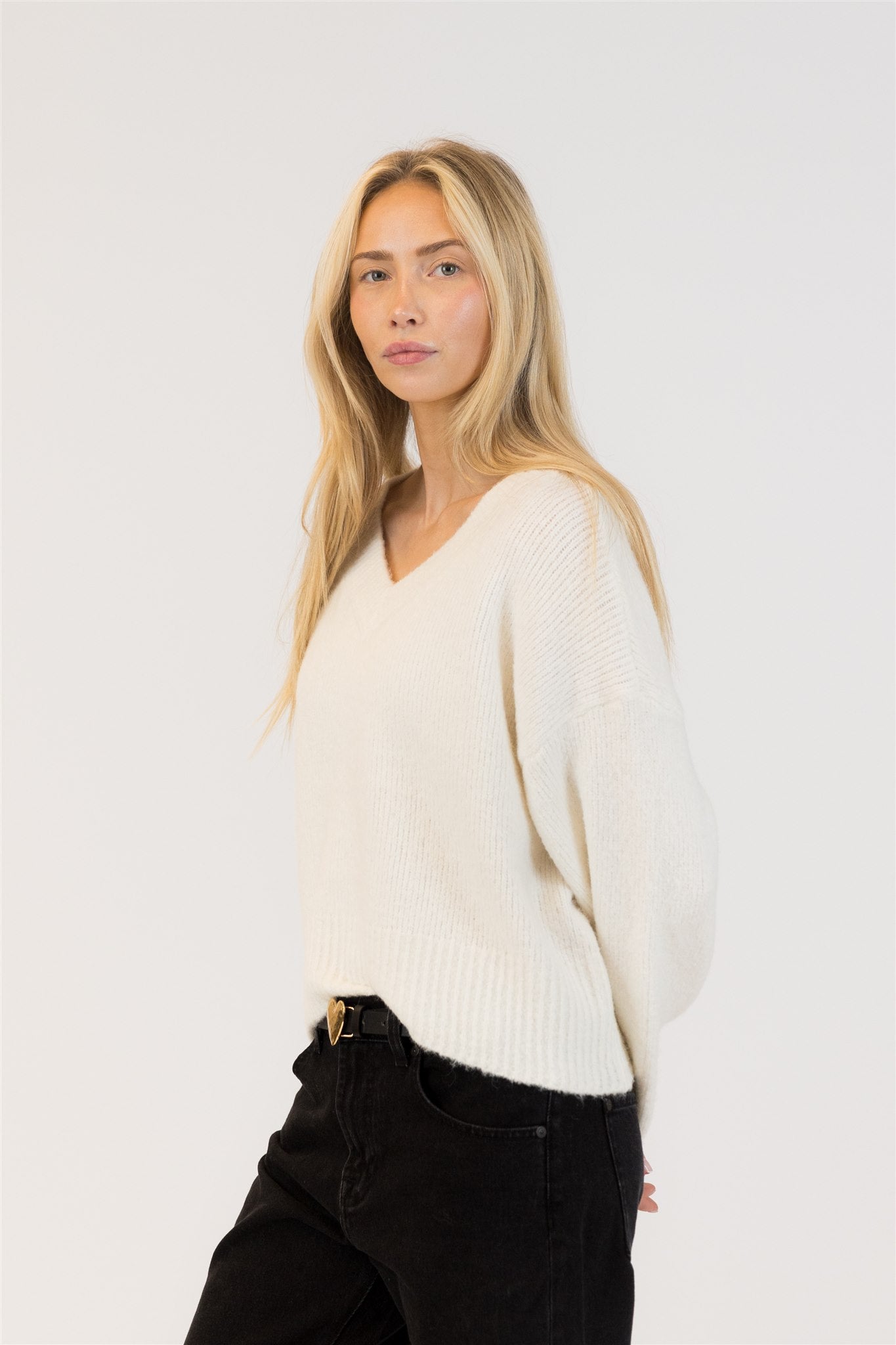 Pearls Boutique | Port Dover Ontario|Lyla + Lux | Eco-Conscious V-Neck Pullover Sweater| colour Ivory.Lyla + Lux women’s V-neck pullover sweater crafted from an eco-conscious blend of recycled polyester, acrylic, polyamide, wool, and elastane. Features a classic V-neckline, long sleeves, and a relaxed fit for effortless layering. The lightweight yet cozy knit offers breathability and softness, 