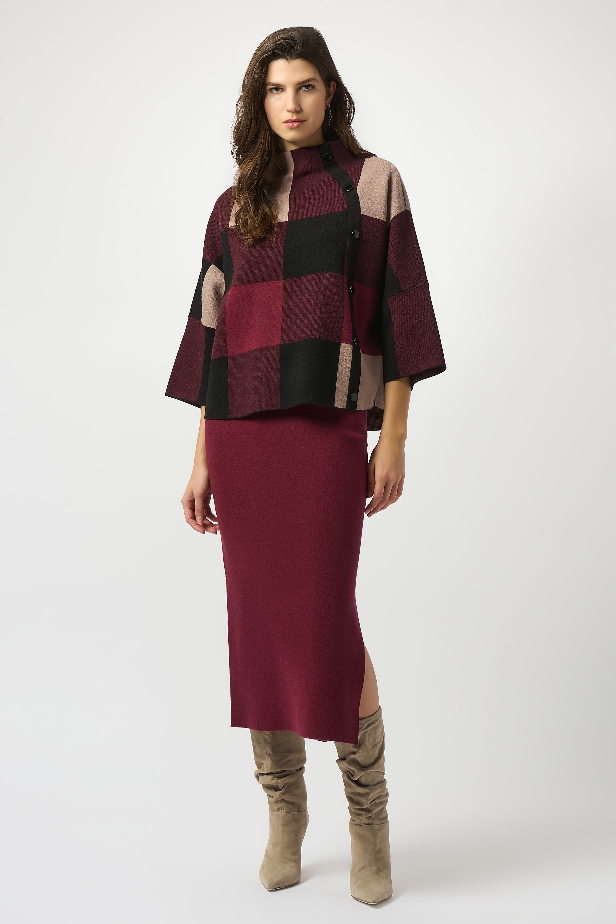 Pearls Boutique | Port Dover Ontario |Plaid Jacquard Sweater Knit Top | 243948F25-4440 colour merlot/multi. Three-tone plaid print that captures attention
Funnel neckline with side button detailing for a touch of refinement
Three-quarter bell sleeves with an effortless drape
Relaxed fit for all-day comfort and style
Crafted in a luxe jacquard sweater knit texture