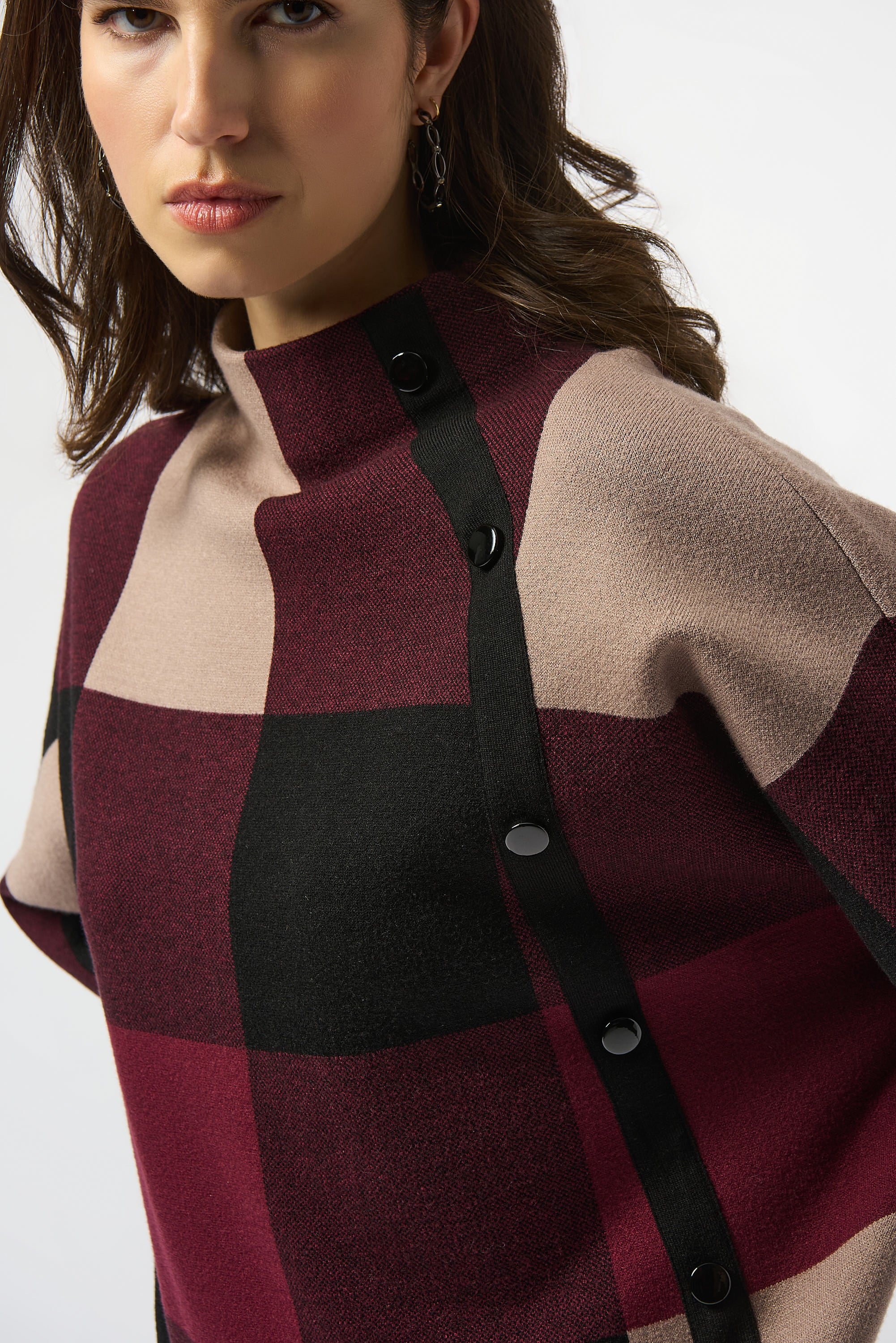 Pearls Boutique | Port Dover Ontario |Plaid Jacquard Sweater Knit Top | 243948F25-4440 colour merlot/multi. Three-tone plaid print that captures attention
Funnel neckline with side button detailing for a touch of refinement
Three-quarter bell sleeves with an effortless drape
Relaxed fit for all-day comfort and style
Crafted in a luxe jacquard sweater knit texture